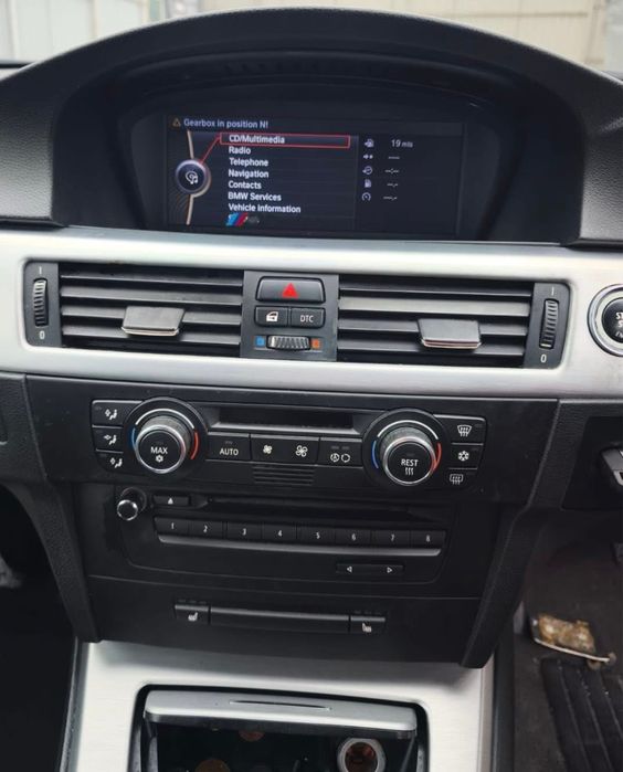 Dezmembrez BMW 330d E92 231cp,M Pack,Hi-Fi,Recaro piele,navigatie Cic