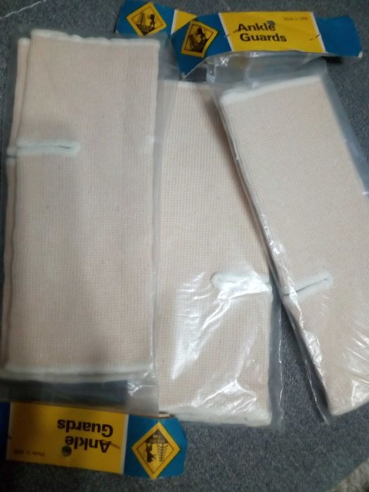 Еластични наглезенки и налакътници