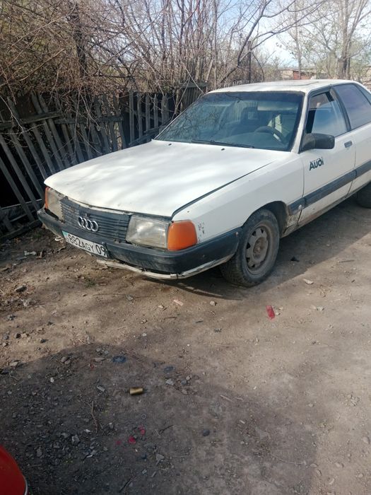 Продам Ауди машина на ходу вложение ходовка двигатель и КПП работает о