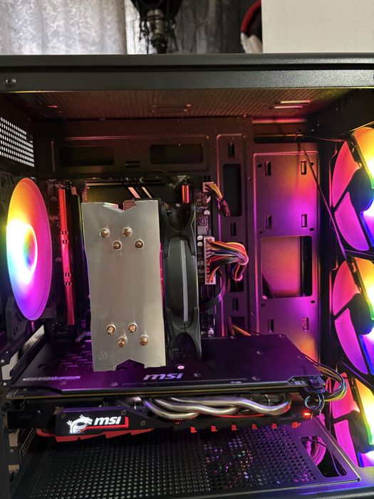 Pc de gaming in stare foarte buna