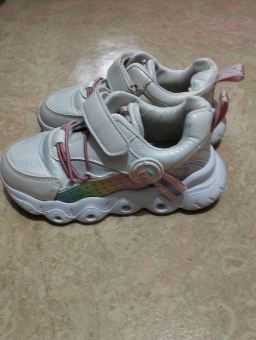 Продам кросовки детские