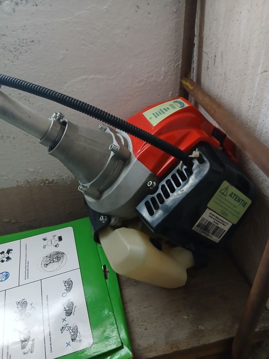 Motocoasă pe benzină IBC BC 4315, în stare foarte bună, bine întreținută și gata de utilizare.