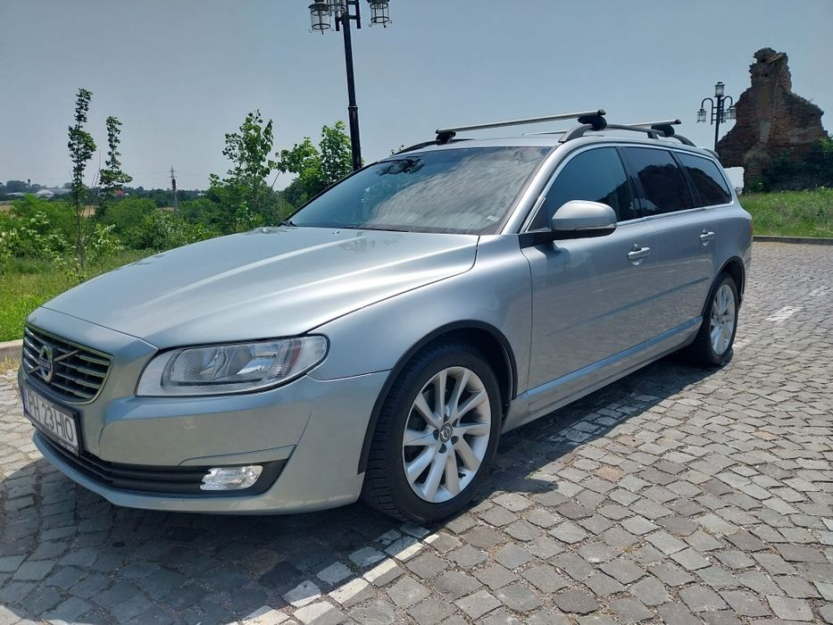 Vând Volvo V70D4 2015