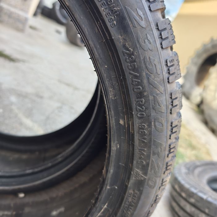 Anvelope 235/40R20 marca Pirelli, DOT 2023,M+S, 7 mm