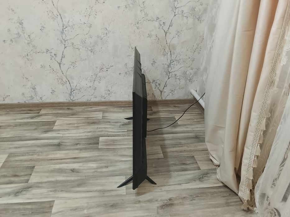 Продам телевизор требует ремонта