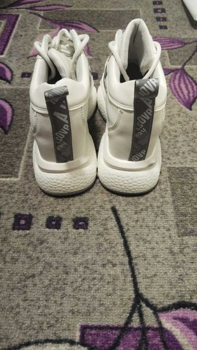 Продам кроссовки