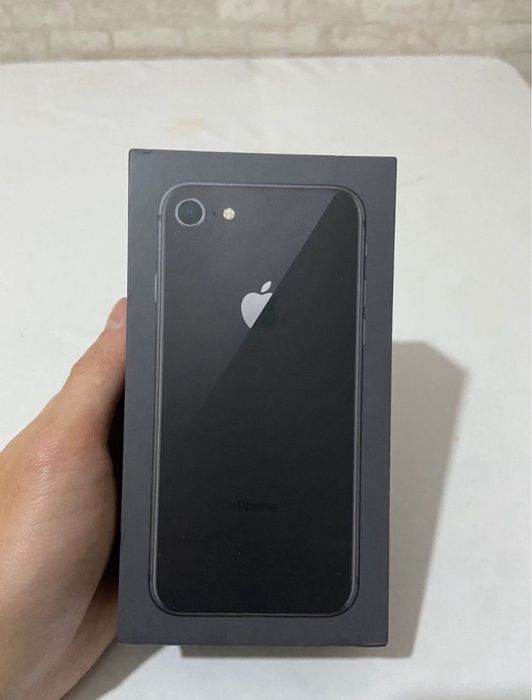 Продам айфон 8