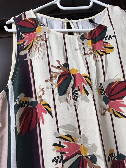 Rochie vascoza foarte frumoasa in stare foarte buna.
