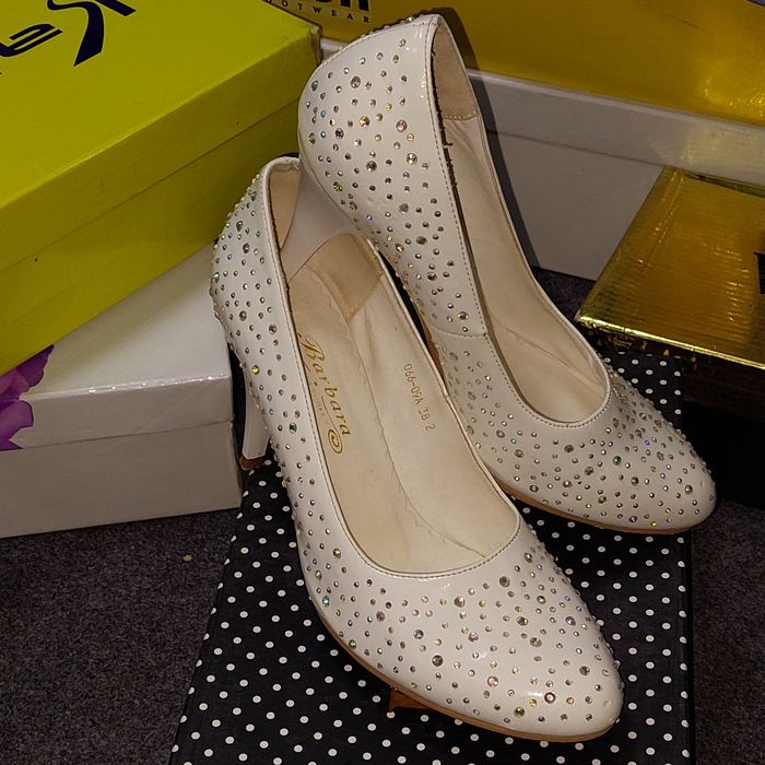 Tufliklar Ayolar uchun