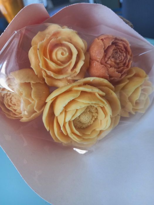 Букеты из шоколадных цветов