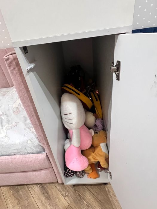 Продам детскую кровать со шкафом