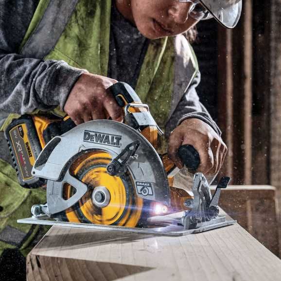 Циркуляр акумулаторен DeWALT DCS573NT, 18 V, 190 mm