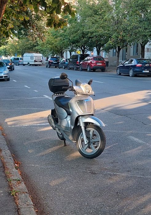 Scuter Aprilia 200 cc A2 acte la zi