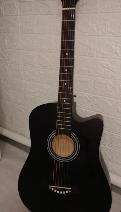 Гитара сатылады,Қолайлы бағада чехол,струналарымее