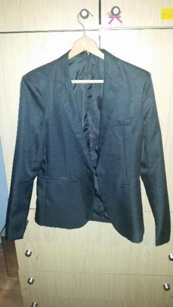Продавам мъжко елегантно сако