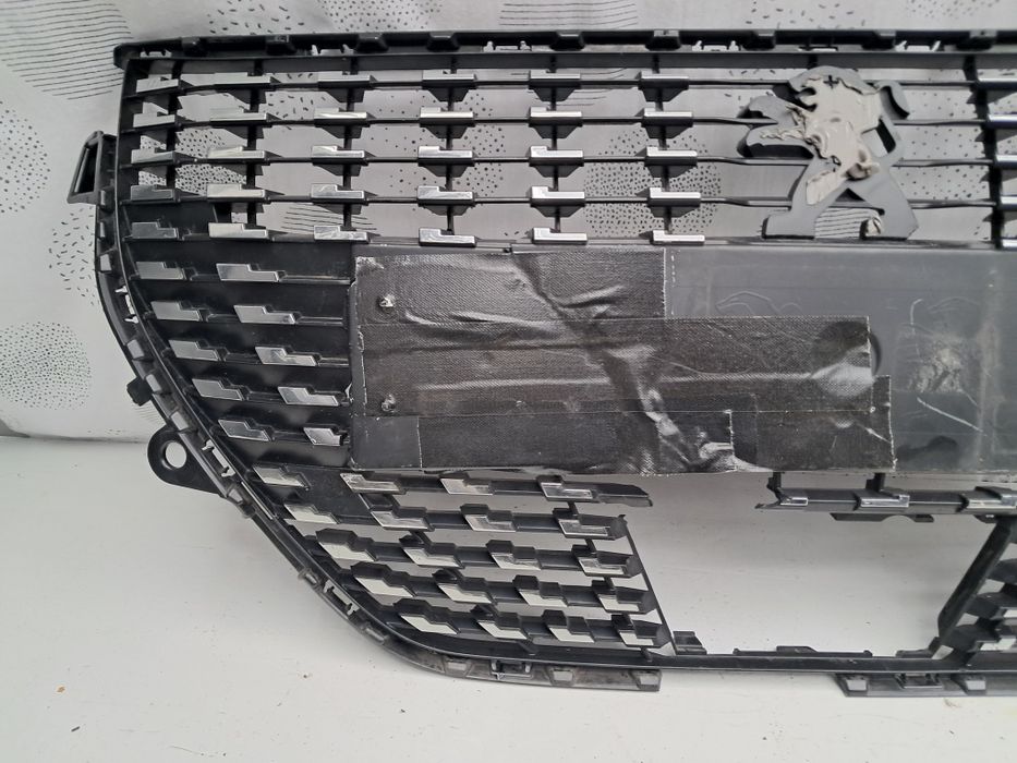 Грил решетка пежо 208 Peugeot  2008