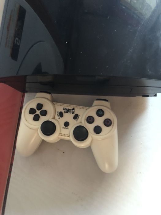 vând ps 3 cu 7 jocuri și o manet mai multe detali ân privat