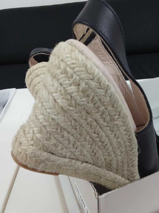 Дамски сандали от естествена кожа. Нови, с етикет.