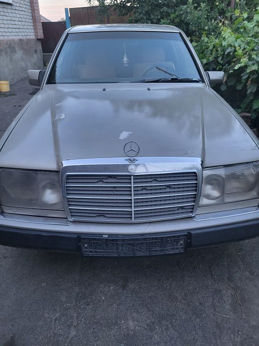 Продам Мерседес Бенц 230 Е