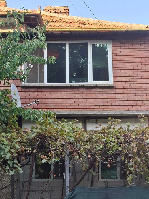 Продава етаж от къща идеален център 120кв.м.