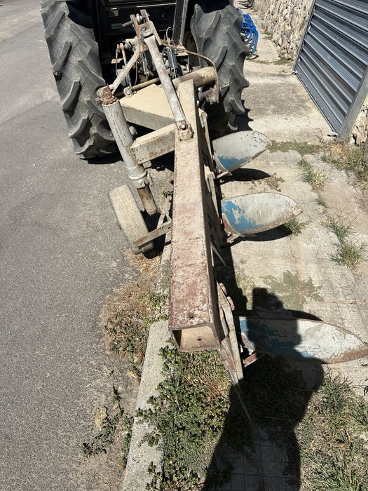 Плуг 3 по 30.Раздвижен.Има и 4-то тяло което е налично