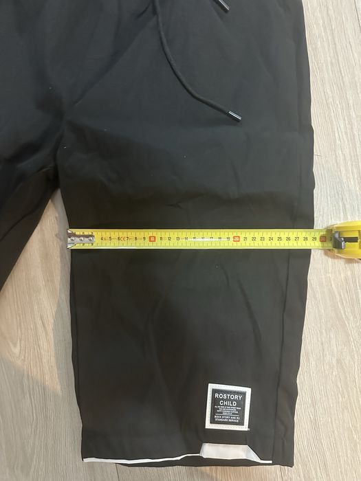 Vand pantaloni scurti