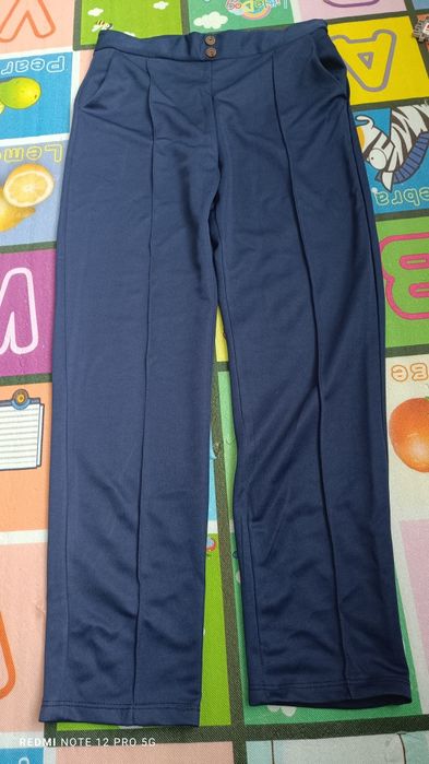 Pantaloni mărime 40