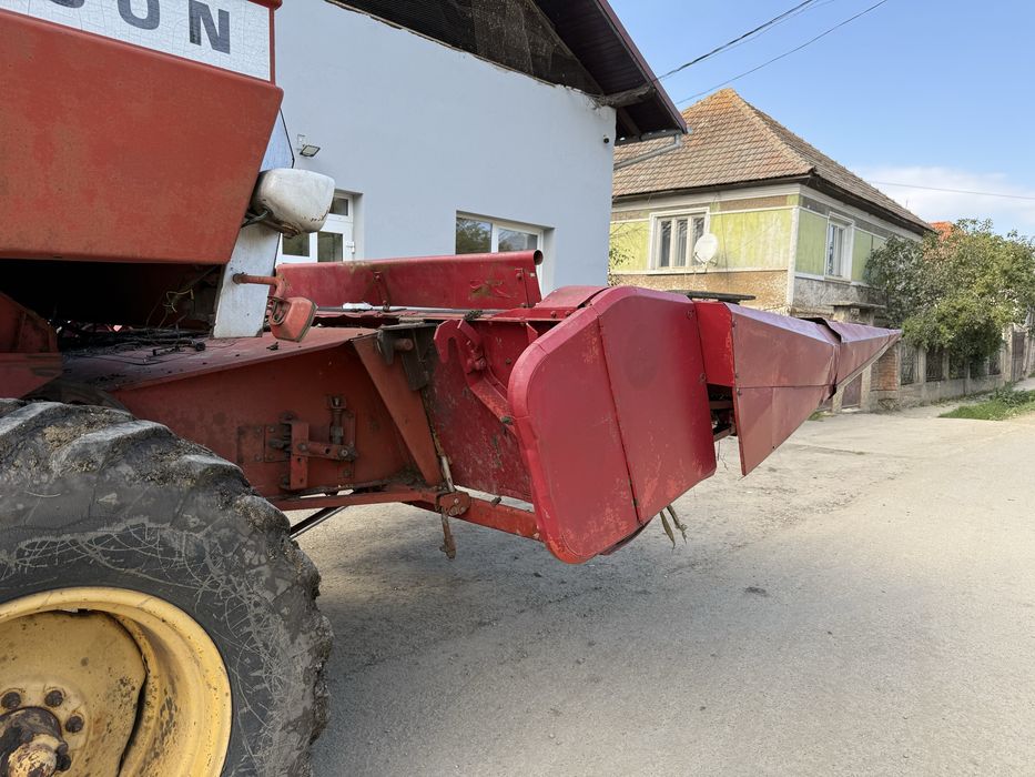 Vând  Heder/Masa de cules porumb Massey Ferguson de 4 rânduri