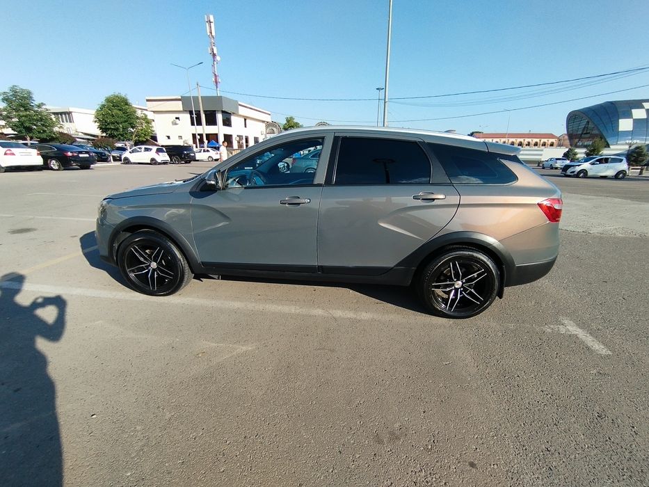 Lada Vesta cros sotiladi