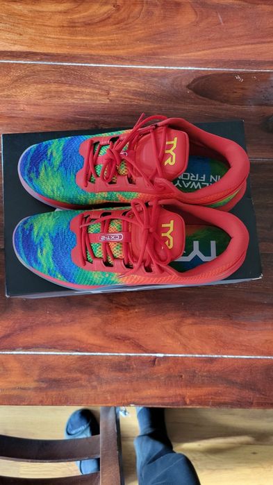 Продавам чисто нови маратонки  TYR