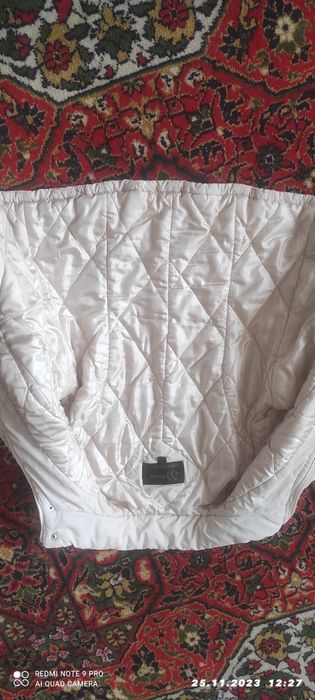 Продам куртку демисезонную.