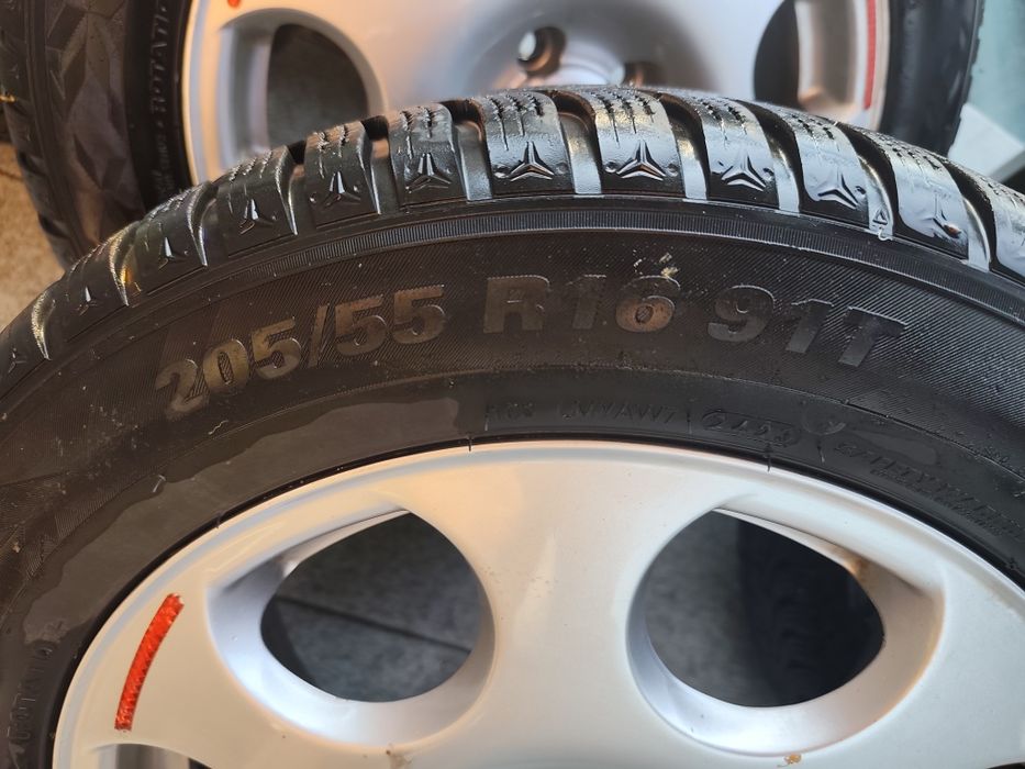 Комплект Зимни Гуми Kumho 205/55 R16 с Оригинални Алуминиеви Джанти за Audi (5x112)