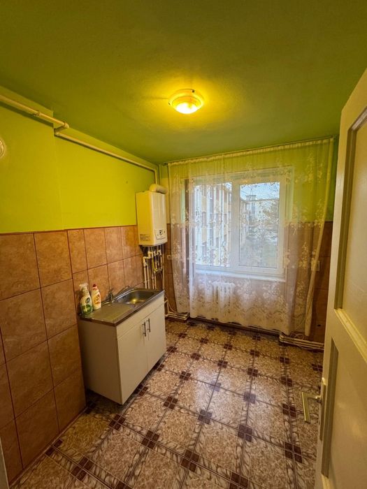 Apartament 2 camere nemobilat în Centru