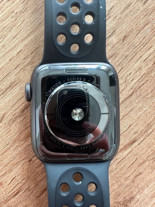 Смарт часовник APPLE WATCH SERIES 5 - 40mm