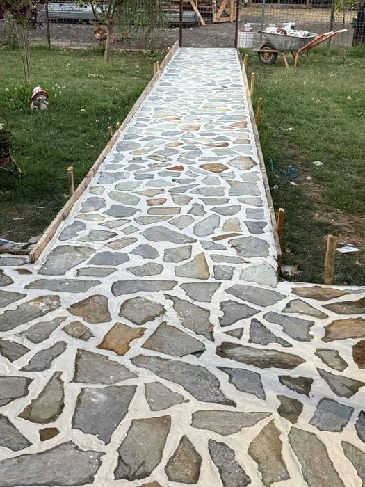 Piatra naturala vand si montez