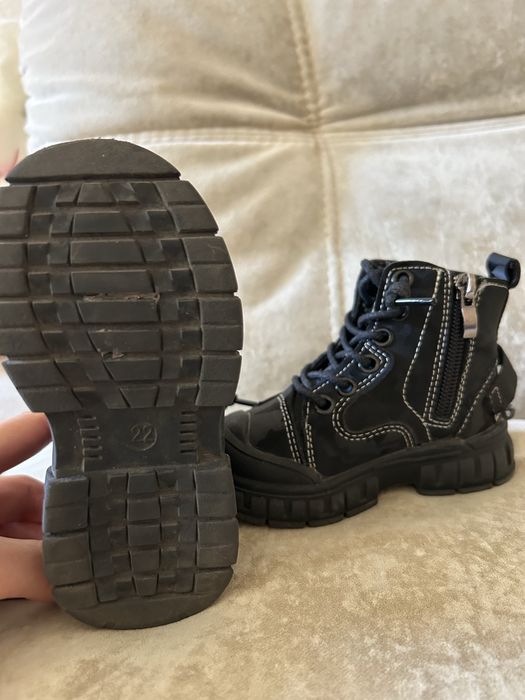 Продам детскую обувь