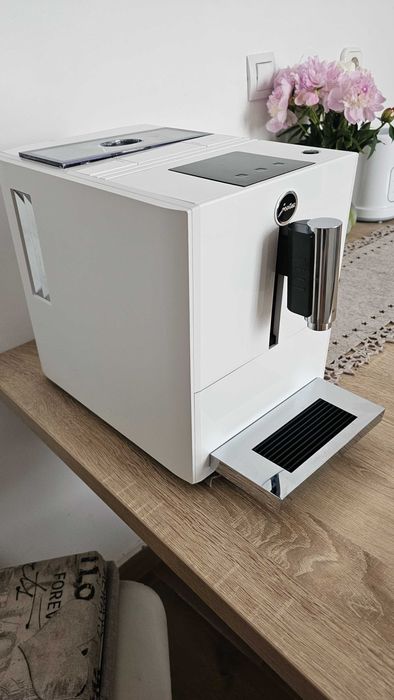 Espressor automat Jura A1 White – ca nou, folosit de max. 10 ori
