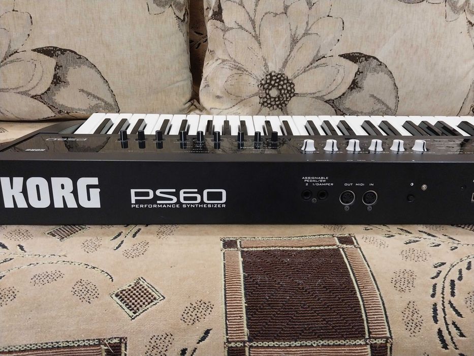 Продам синтезатор Korg PS60