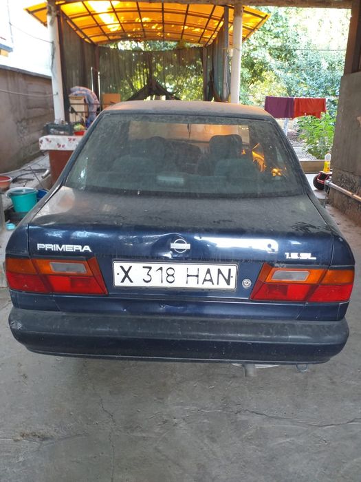 Машина Nissan находу