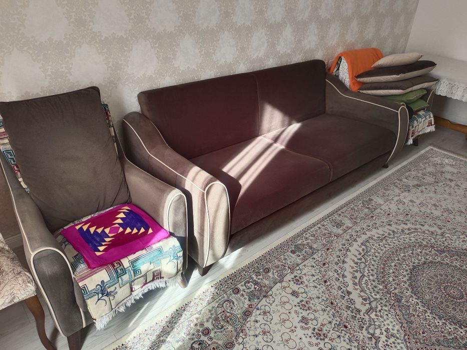 Продам диван с креслами