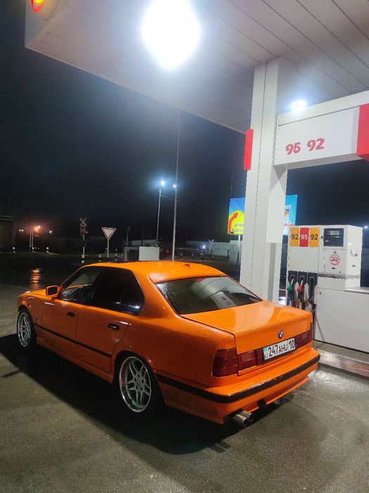 Продам  BMW E34 525
