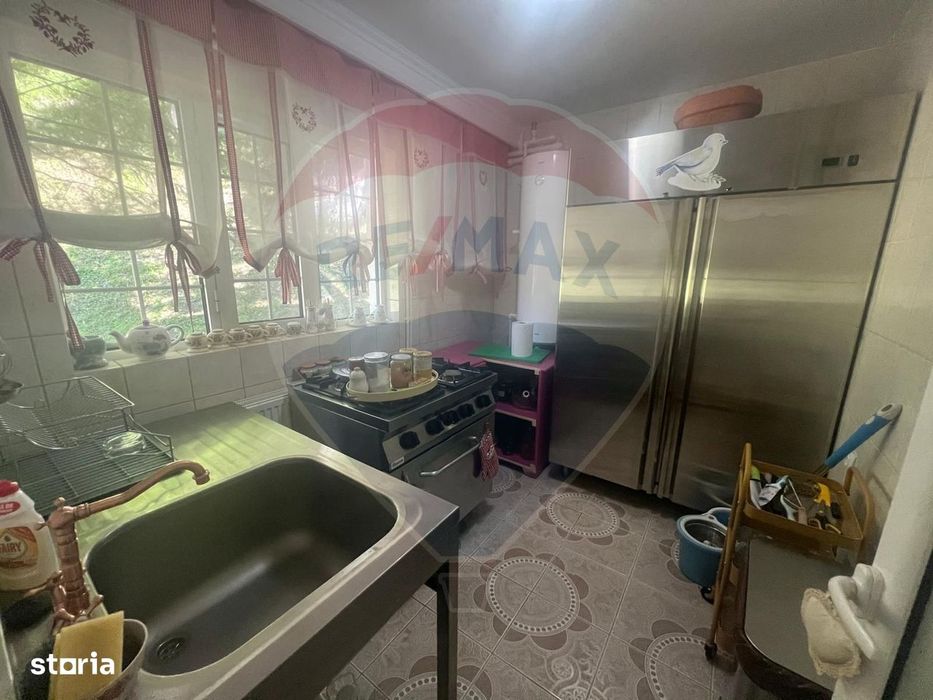 Casă / Vilă 10 camere Lepsa