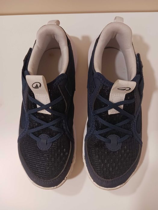 Тъмносини мрежести обувки