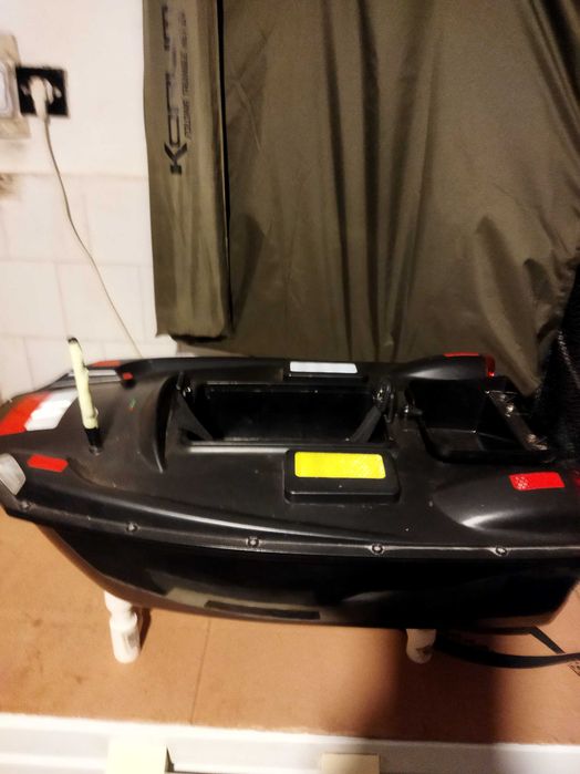 Navomodel Bittom Bona BOAT 2 , 2 CUVE , 2 Accumulatori . PRETI FIX !!!