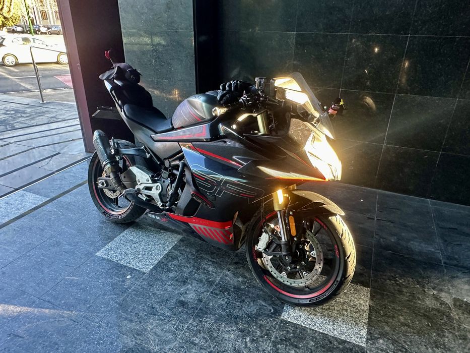 Motocicleta CFMOTO 450SR ABS '23