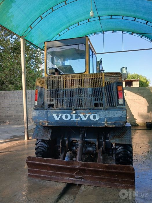 Ekskovator VOLVO 55-talik sotilyapti, toza koreya