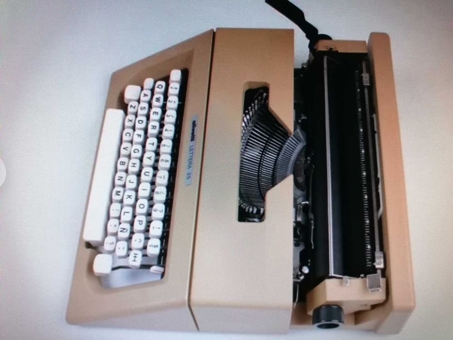 Masina de scris Olivetti 25