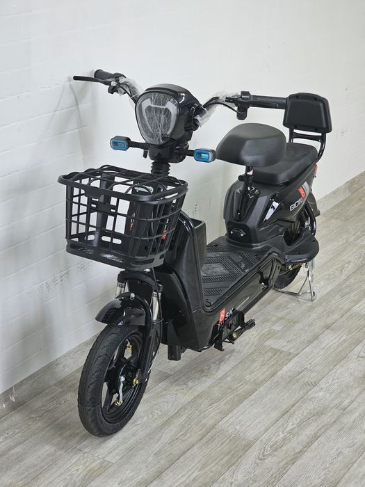 Продам скутер электрический SK8