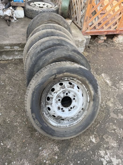 Продам шины с диском на Ниву