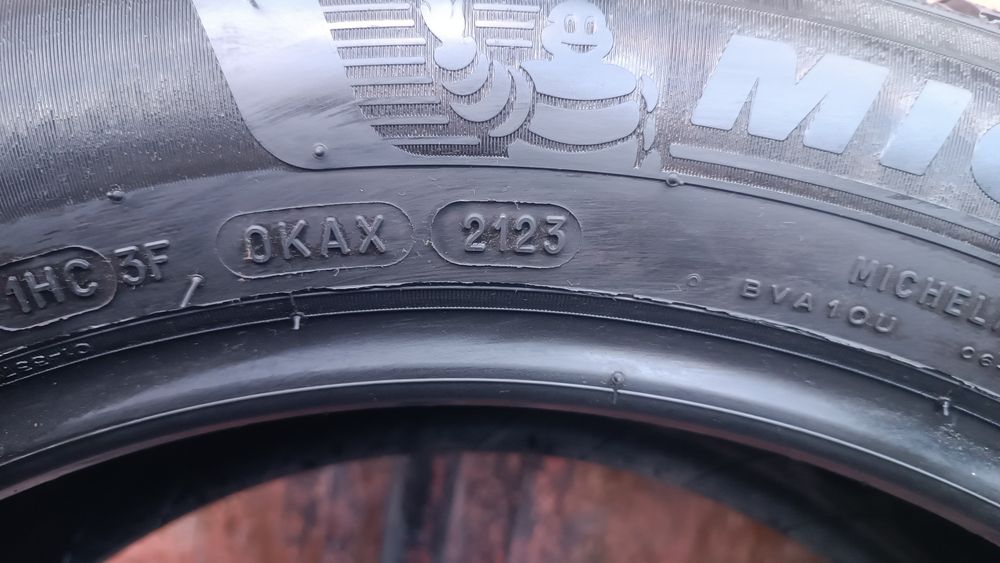 215/55/17 Michelin Дот 2123
